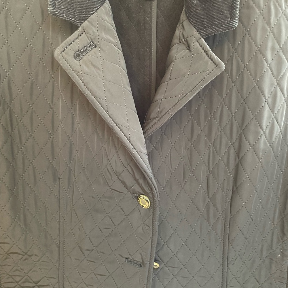 Sleeveless blazer/vest w corduroy collar; striking buttons/pockets detail